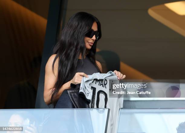 Kim Kardashian holds a jersey of Neymar Jr of PSG during the Ligue 1 Uber Eats match between Paris Saint-Germain and Stade Rennais at Parc des...