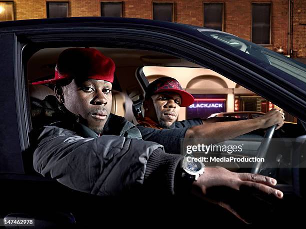 gang - gangsta rap photos et images de collection