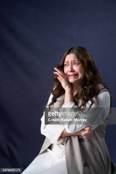 portrait of grieving mature women crying - senza speranza foto e immagini stock