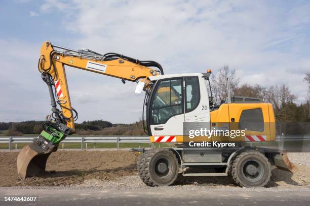 backhoe, construction machinery - excavation machine stock pictures, royalty-free photos & images