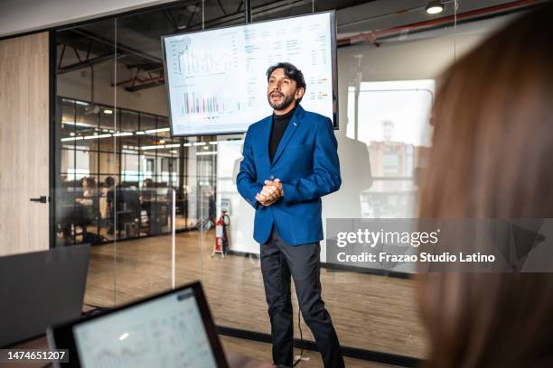 mature businessman making a presentation in the meeting room - palestra imagens e fotografias de stock