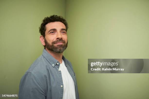 portrait of thoughtful mature man - stolz stock-fotos und bilder