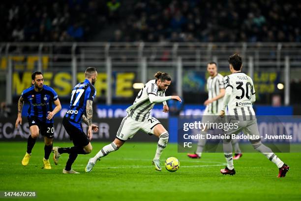 Adrien Rabiot of Juventus runs with the ball during the Serie A match between FC Internazionale and Juventus at Stadio Giuseppe Meazza on March 19,...