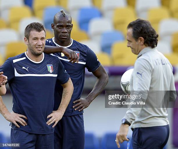 Antonio Cassano, Mario Balotelli and head coach Cesare Prandelli of Italy attend a training session at Olympic Stadium on June 30, 2012 in Kiev,...