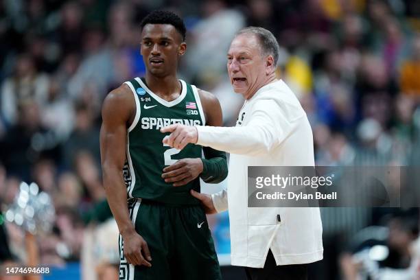 Head coach Tom Izzo of the Michigan State Spartans talks with Tyson Walker against the Marquette Golden Eagles during the first half in the second...