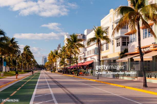 art deco hotels along ocean drive on a sunny day, miami beach, usa - art deco cafe stock pictures, royalty-free photos & images