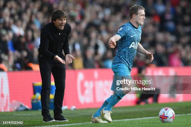 Tottenham manager Antonio Conte encourages Oliver Skipp of Tottenham Hotspur during the Premier League match between Southampton FC and Tottenham...