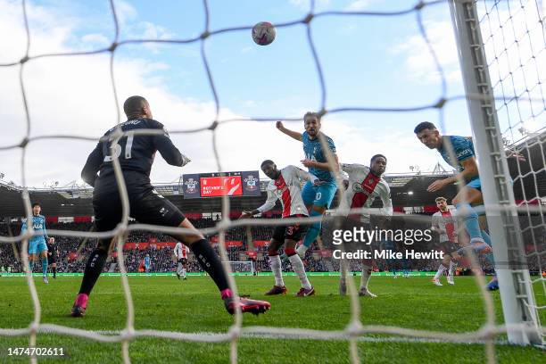 Harry Kane of Tottenham Hotspur heads his team's 2nd goal during the Premier League match between Southampton FC and Tottenham Hotspur at Friends...