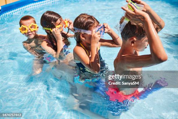 children games in swimming pool - somente crianças imagens e fotografias de stock