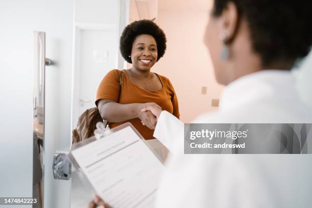 arriving at the doctor's office shake hands - image of patient imagens e fotografias de stock