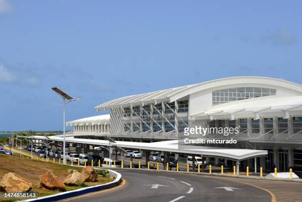 v.c. bird international airport, st. john's, antigua und barbuda - st john's antigua & barbuda stock-fotos und bilder