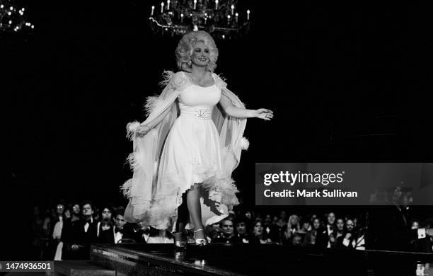 Singer/songwriter/actor Dolly Parton walks to the microphone during the taping of 3rd Annual Rock Awards TV show at the Palladium, Hollywood, CA 1977.