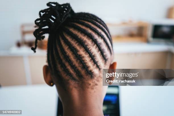 rear view of african girl with braided hair - braided hair imagens e fotografias de stock