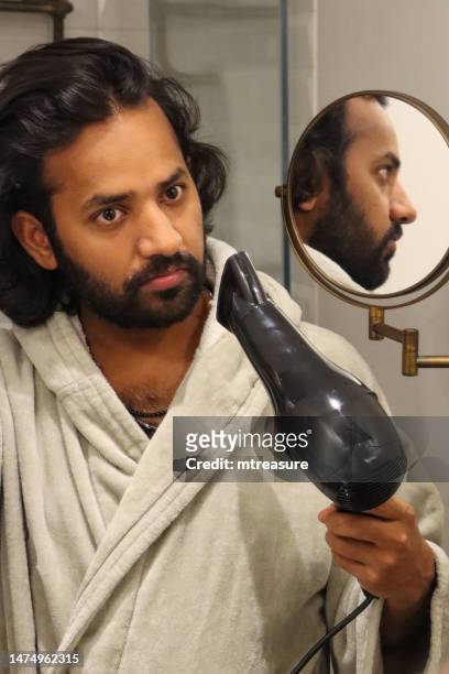 84 foto e immagini di Self Grooming Man - Getty Images