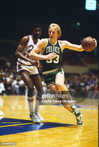 Larry Bird of the Boston Celtics drives on Michael Ray Richardson of the New York Knicks during an NBA basketball game circa 1982 at Madison Square...