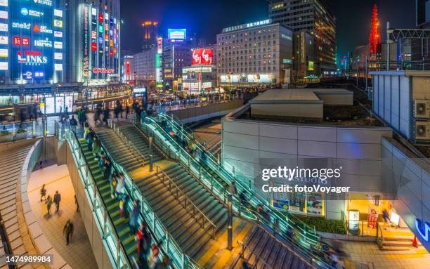 japan belebte neon-nachtstraßen geschäfte bürgersteige stadtbild umeda osaka - osaka skyline stock-fotos und bilder