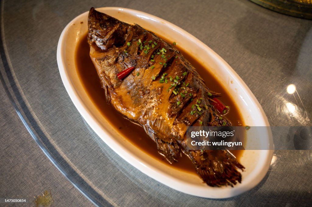 Braised stinky mandarin fish with brown sauce