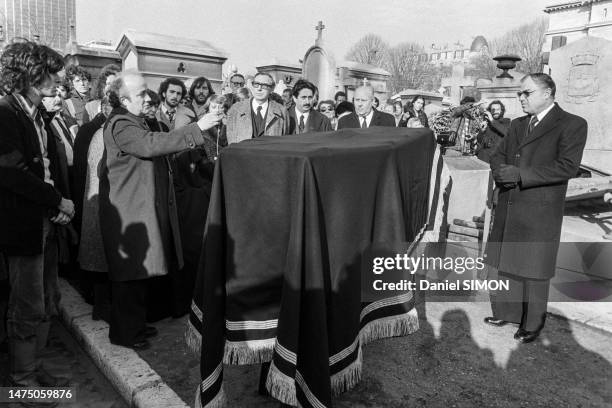 Enterrement d'Henri Langlois au cimetière du Montparnasse à Paris, le 18 janvier 1977.