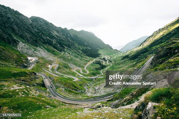 aerial wide angle view of transfagarasan mountain road in romania - transilvania fotografías e imágenes de stock