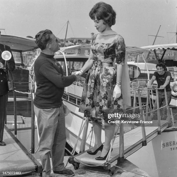 Haya Harareet dans le port de Cannes lors du festival, le 5 mai 1960.