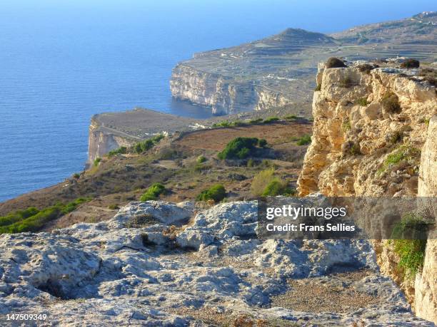 dingli cliffs - dingli cliffs malta photos et images de collection