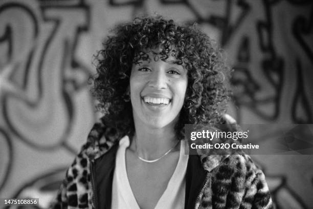 studio portrait film scan - peau de léopard photos et images de collection