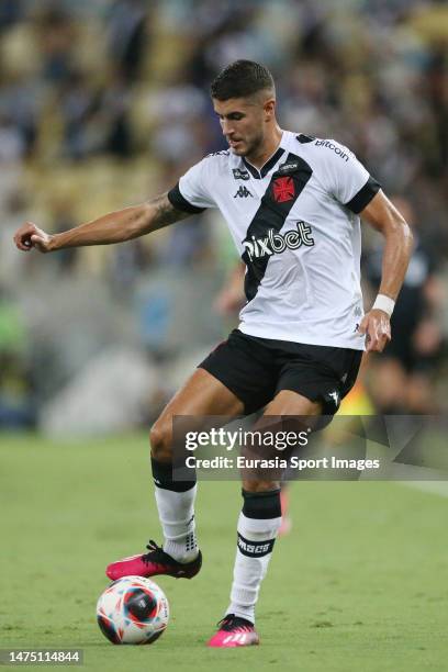 Pedro Raul of Vasco controls the ball during the Campeonato Carioca match between Flamengo and Vasco Da Gama at Maracana Stadium on March 13, 2023 in...