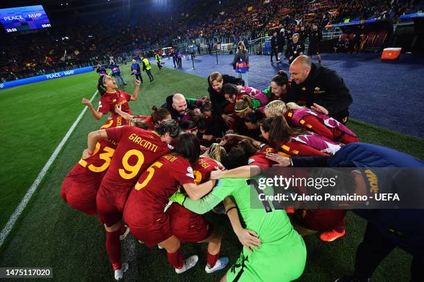 Roma players and staff huddle prior to the UEFA Women's Champions League quarter-final 1st leg match between AS Roma and FC Barcelona at Stadio...