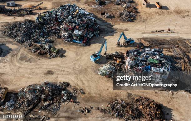 centro de reciclaje de metales desde arriba. - recycling center fotografías e imágenes de stock