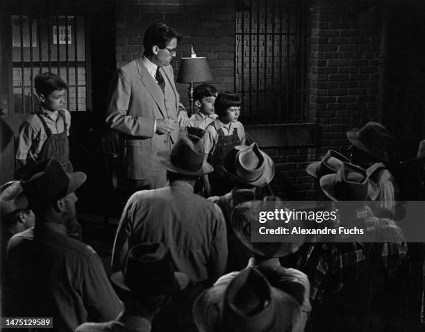 Actors Gregory Peck, John Megna, Philip Alford and actress Mary Badham in a scene of the film "To Kill A Mockingbird", in 1961 at Monroeville,...