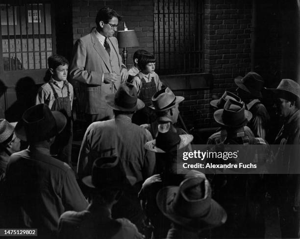 Actors Gregory Peck, John Megna, Philip Alford and actress Mary Badham in a scene of the film "To Kill A Mockingbird", in 1961 at Monroeville,...