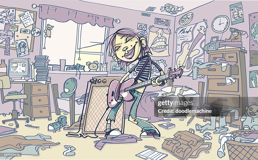 Jeune femme jouer de la guitare dans la chambre en désordre