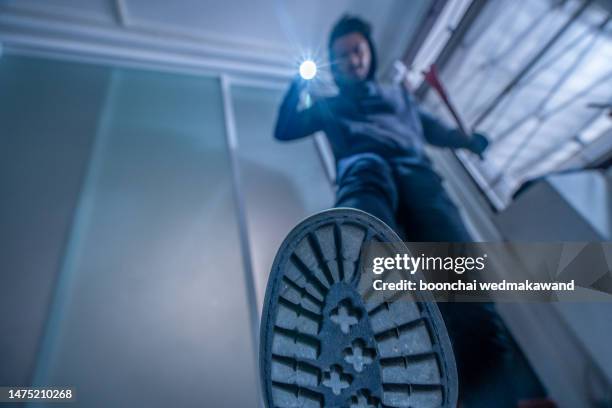 Robber Breaking In 1,433 Police Breaking Into House Stock Photos, High-Res Pictures, and ...