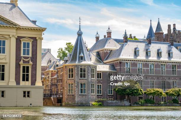 torentje prime minister of the netherlands office exterior in the hague at the hofvijver - la haye stock pictures, royalty-free photos & images