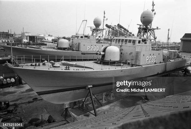 Les vedettes de la marine iranienne gelé aux chantiers des constructions mécaniques de Normandie à Cherbourg le 21 février 1981