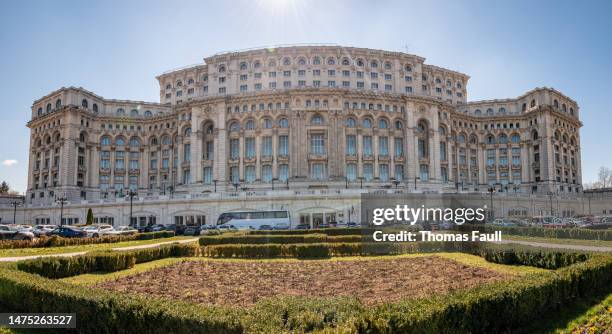 the large romanian parliament building - bucharest parliament stock pictures, royalty-free photos & images