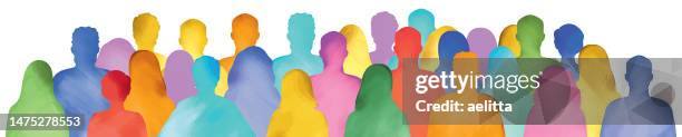 illustrations, cliparts, dessins animés et icônes de caractères vectoriels - silhouettes. portraits méconnaissables de femmes et d’hommes. groupe de personnes. - femme dans un groupe dhommes