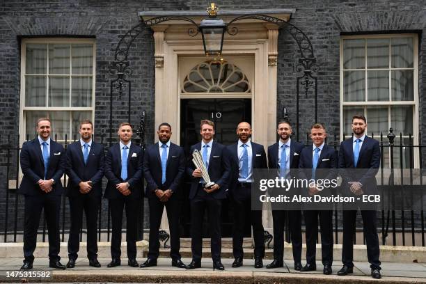 Liam Livingstone, Dawid Malan, Phil Salt, Chris Jordan, Jos Buttler, Tymal Mills, Chris Woakes, Sam Curran and Richard Gleeson pose for a photo with...