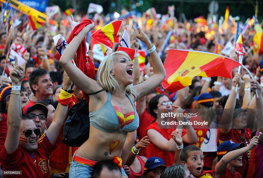 Spain Fans Watch The UEFA EURO 2012 Final Match Against Italy