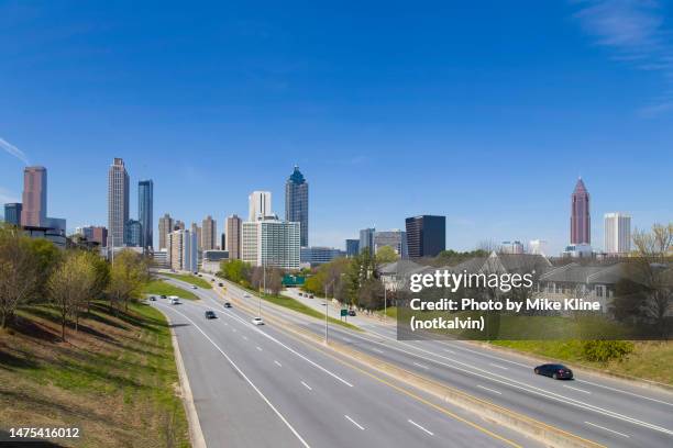 wide view of atlanta, georgia - atlanta skyline car stock pictures, royalty-free photos & images