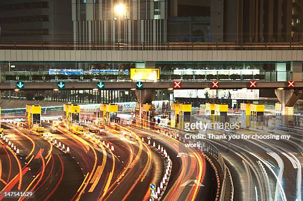 long exposure of toll plaza - peaje fotografías e imágenes de stock