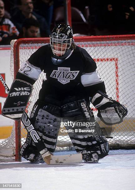 Goalie Kelly Hrudey of the Los Angeles Kings defends the net during an NHL game against the Philadelphia Flyers circa 1994 at the Spectrum in...