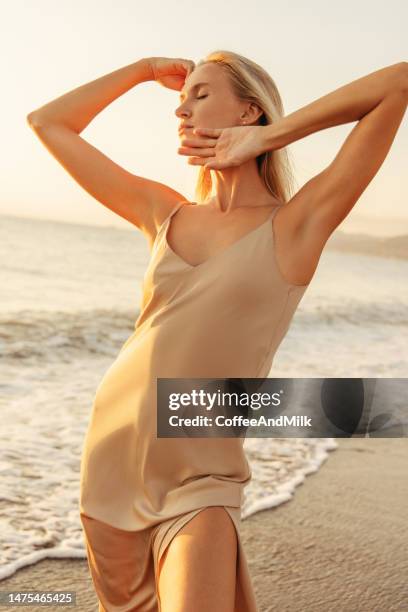 relaxing girl - beach glamour stock pictures, royalty-free photos & images