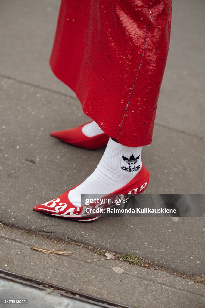 Street Style - Paris Fashion Week - Womenswear Fall Winter 2023 2024 : Day Seven
