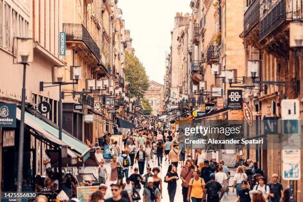 crowded streets of bordeaux on a sunny summer day, france - gironde stock-fotos und bilder