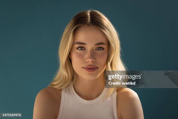 natürliche schönheit - lippen stock-fotos und bilder