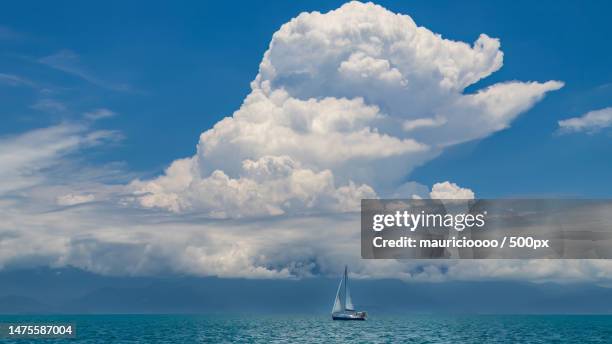 scenic view of sea against sky,paraty,rio de janeiro,brazil - veleiro stock pictures, royalty-free photos & images