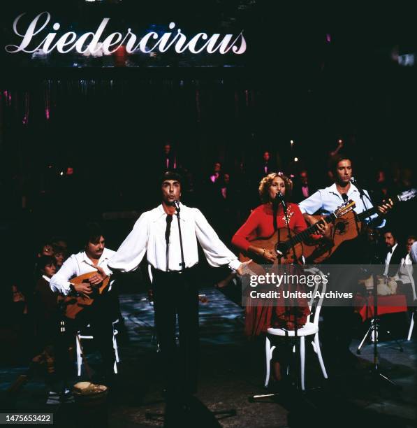 Liedercircus, Sendreihe, Deutschland 1976 - 1988, Sendung vom 21. Dezember 1981, Regie: Pit Weyrich, Mitwirkende: neapolitanische Gesangsgruppe NCCP,...