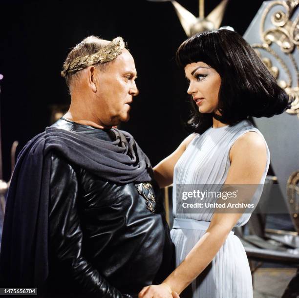 Caesar und Cleopatra, Fernsehfilm nach dem Bühnenstück von George Bernard Shaw, Deutschland 1964, Regie: Hans Dieter Schwarze, Darsteller: Paul...