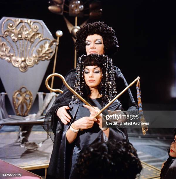 Caesar und Cleopatra, Fernsehfilm nach dem Bühnenstück von George Bernard Shaw, Deutschland 1964, Regie: Hans Dieter Schwarze, Darsteller: Uta Sax,...